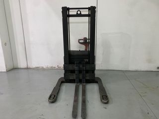 APILADOR ELECTRICO LINDE 1000 KG