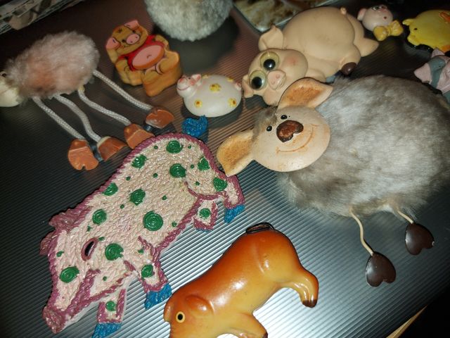 lotto 17 magneti da collezione maialini maiali