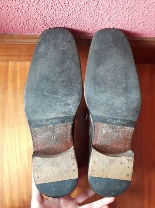 Mocasines artesanos marrones en piel con horsebit