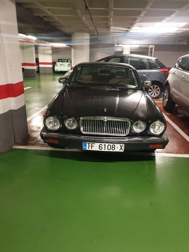 Jaguar XJ 1982 - foto 1