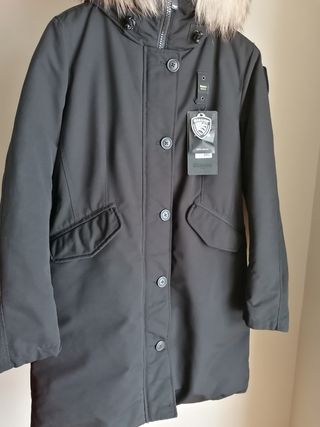 Abrigo Blauer plumas, color negro, talla M. Nuevo.
