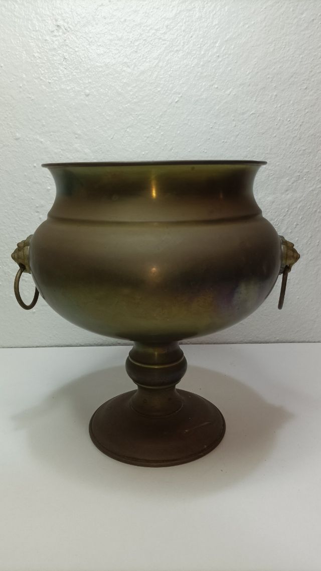 MACETERO O FLORERO DE BRONCE ANTIGUO