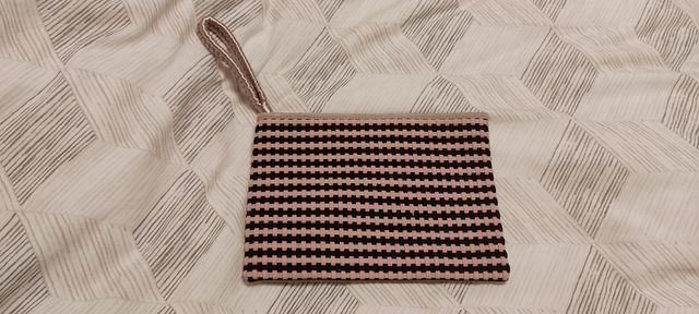 bolso mujer de mano color beige salmón negro