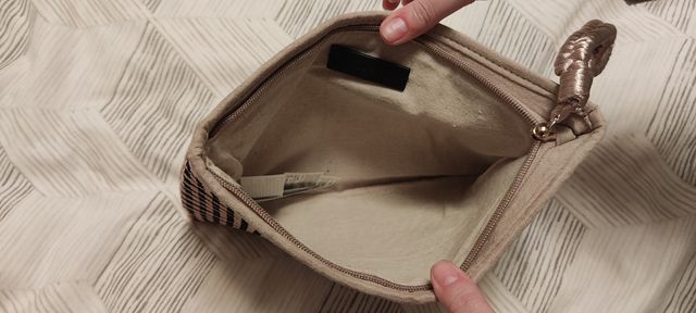 bolso mujer de mano color beige salmón negro