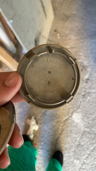 Dos tapas llanta Audi