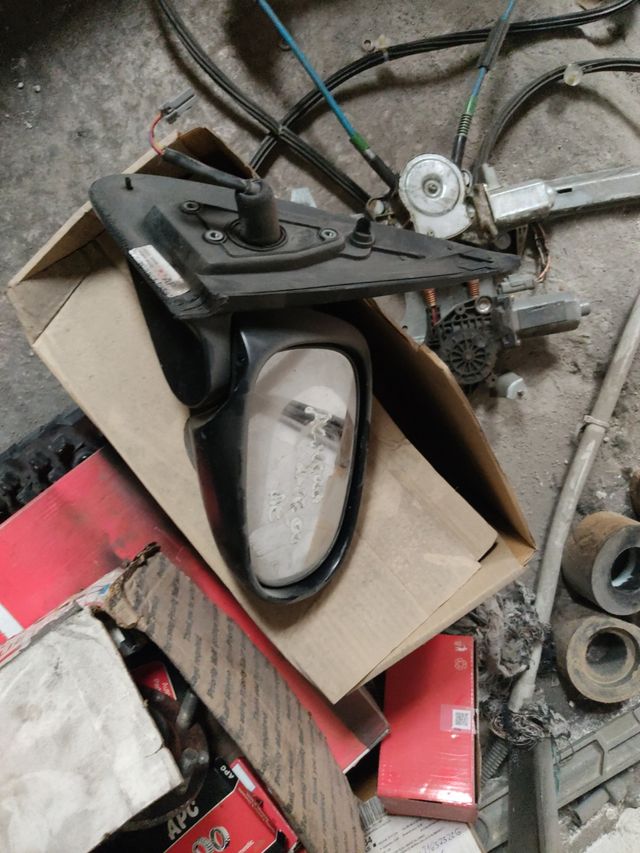 retrovisor derecho nissan almera