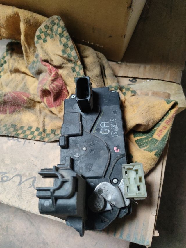 cerradura trasera izda opel astra h.