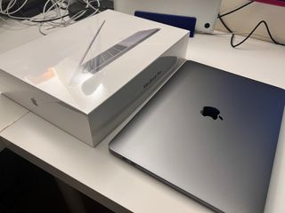 Macbook Pro 2019 / i5 / 8Gb/512Gb / Gris Espacial