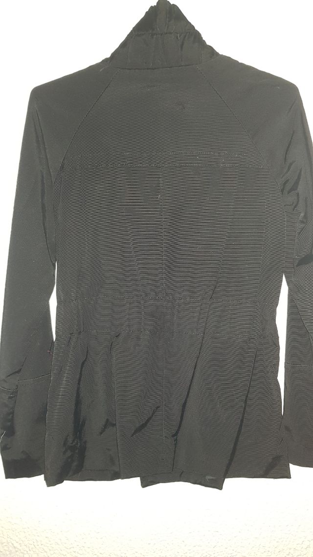 Chaqueta negra Zara básica