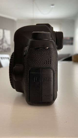 Cuerpo de cámara réflex Canon EOS 6D con Grip y +
