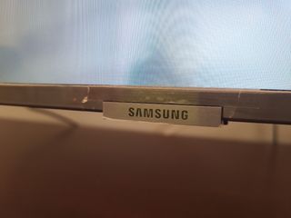 TIENE ALGUNOS LEDS FUNDIDOS. smart tv samsung 65'