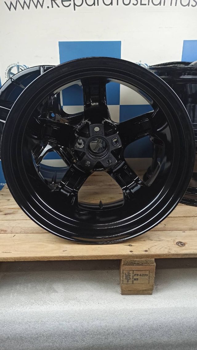 Juego 4 Llantas MOMO 17" Restauradas