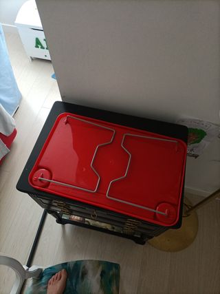 Bandeja roja Ikea con patas