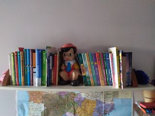 2 estanterías madera maciza lacada