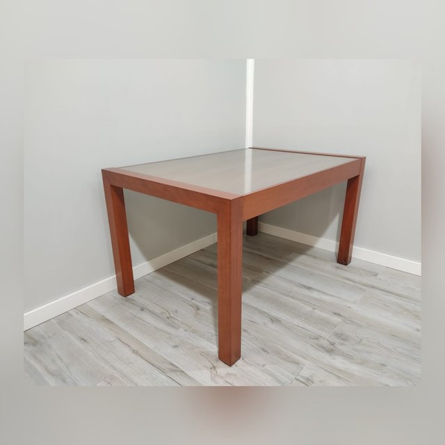 Mesa extensible más cuatro sillas (Outlet)