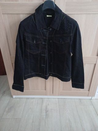 cazadora vaquera negra