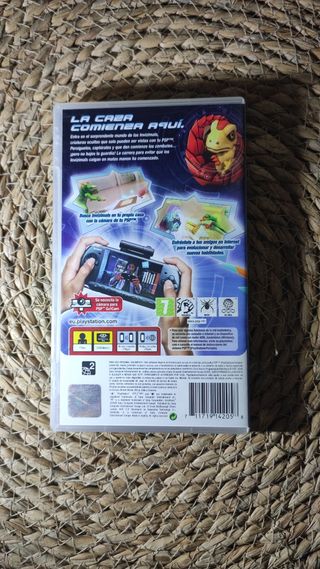 Invizimals PSP Juego + Manual + 2 tarjetas secreto
