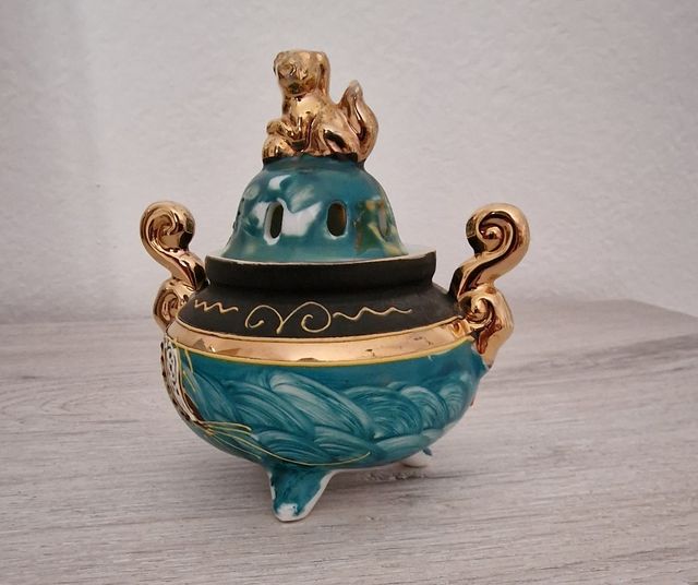 Cofre de porcelana japonesa pintada a mano