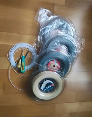 Se encuerdan raquetas.