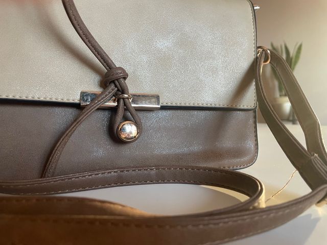 Bolso marrón y beige