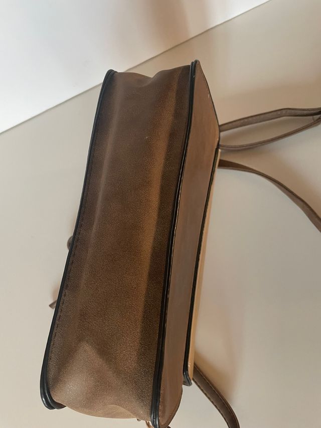 Bolso marrón y beige