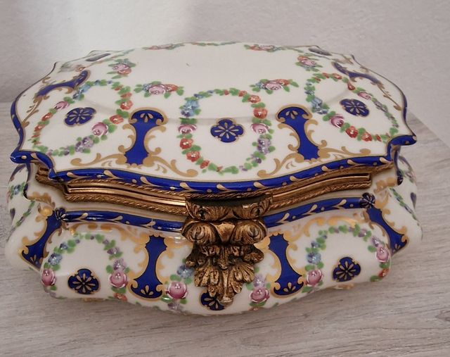 Joyero de porcelana francesa de Versalles