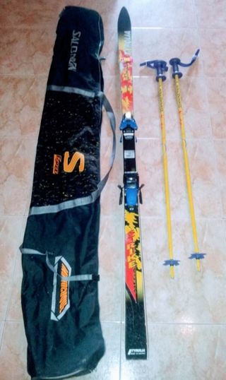 Esquíes Tryrolia, MegaStrike con bolsa y bastones.