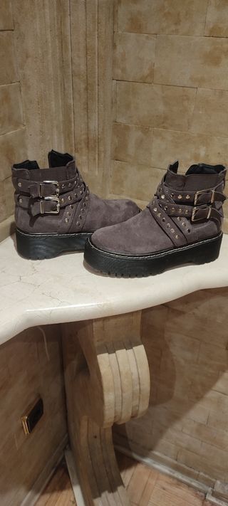 Botas bajas en color gris 