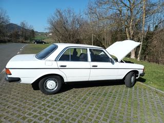 Mercedes-Benz W123 1982