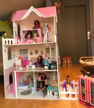 Casita de muñecas de madera 