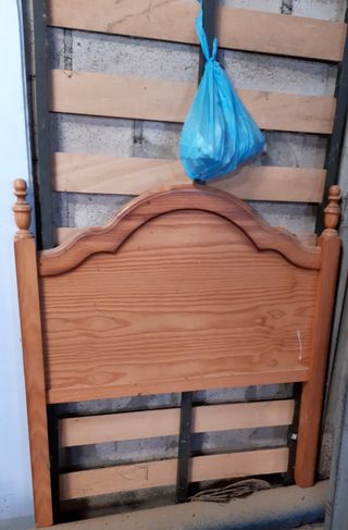 Cabecero madera maciza y somier laminas con patas