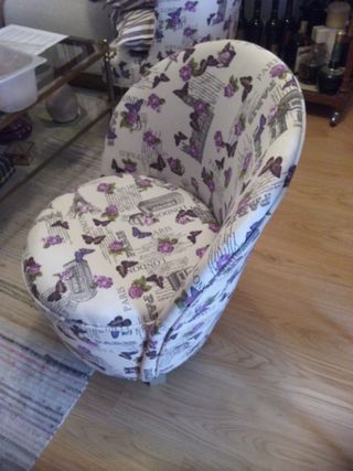 Butaca decorada con tela estampada muy alegre y de