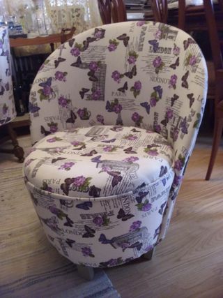 Butaca decorada con tela estampada muy alegre y de