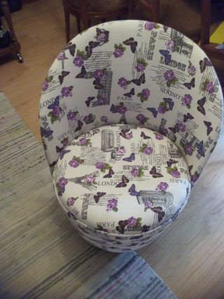 Butaca decorada con tela estampada muy alegre y de