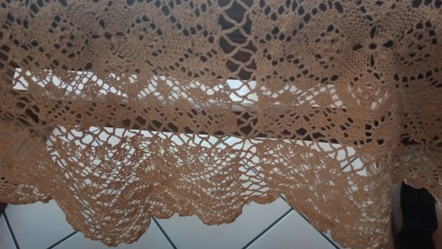 copritavola ricamato ad uncinetto