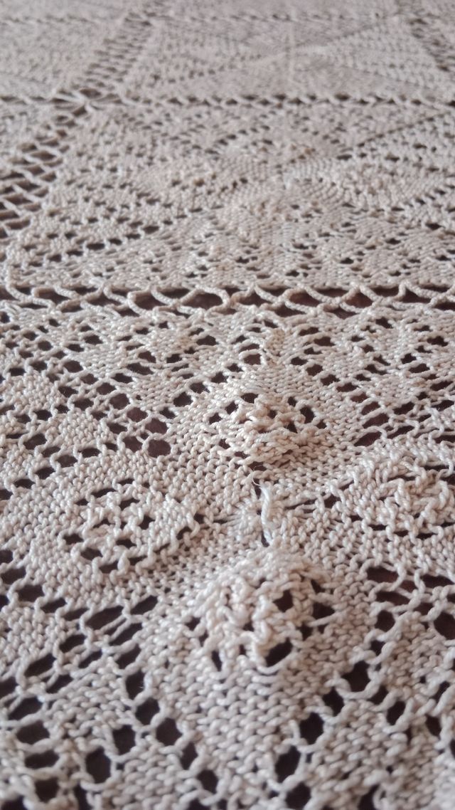 copritavola ricamato ad uncinetto