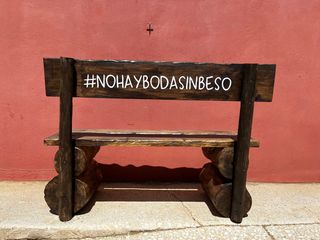 Banco de madera natural