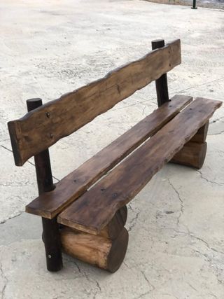 Banco de madera natural