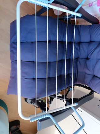 tendedero portatil se puede poner en el radiador.