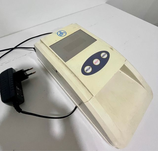 Macchina per il rilevamento di banconote contraffatte