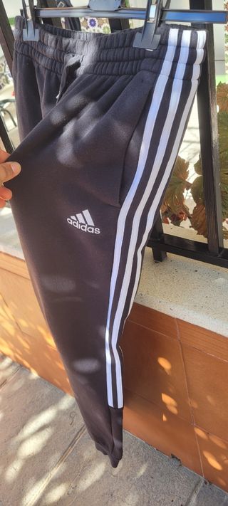 pantalón chándal Adidas 