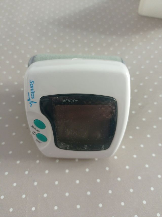 misuratore della pressione sanguigna da polso