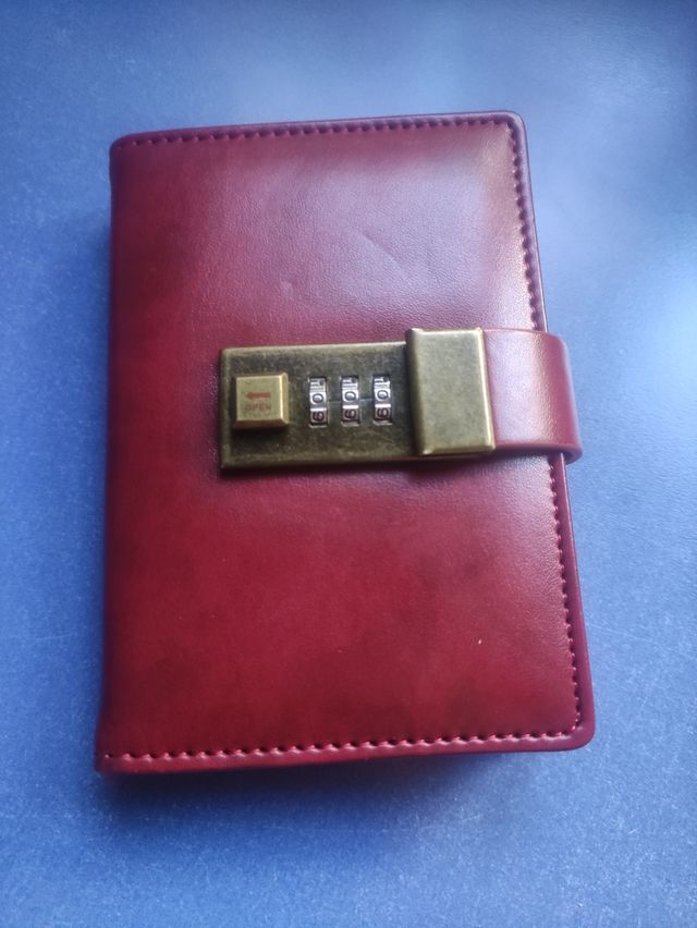 Diario con contraseña candado