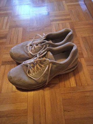 Asics Nimbus 47 de segunda mano por 50 EUR en Madrid en WALLAPOP