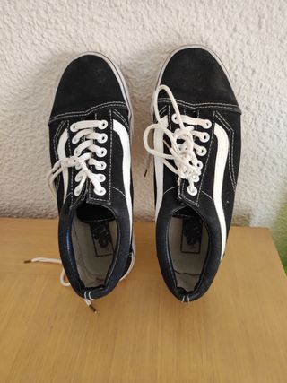 Vans 37. 