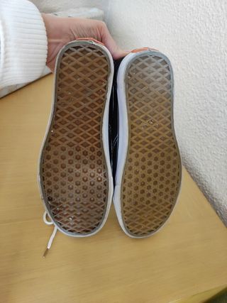 Vans 37. 