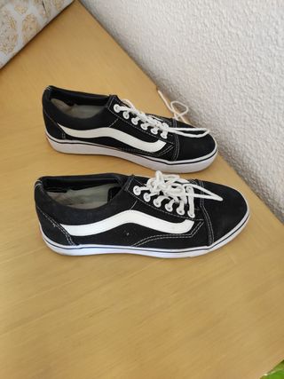 Vans 37. 