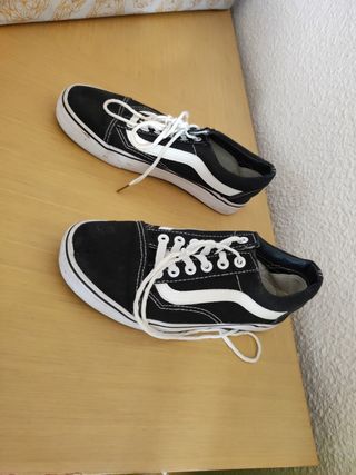 Vans 37. 
