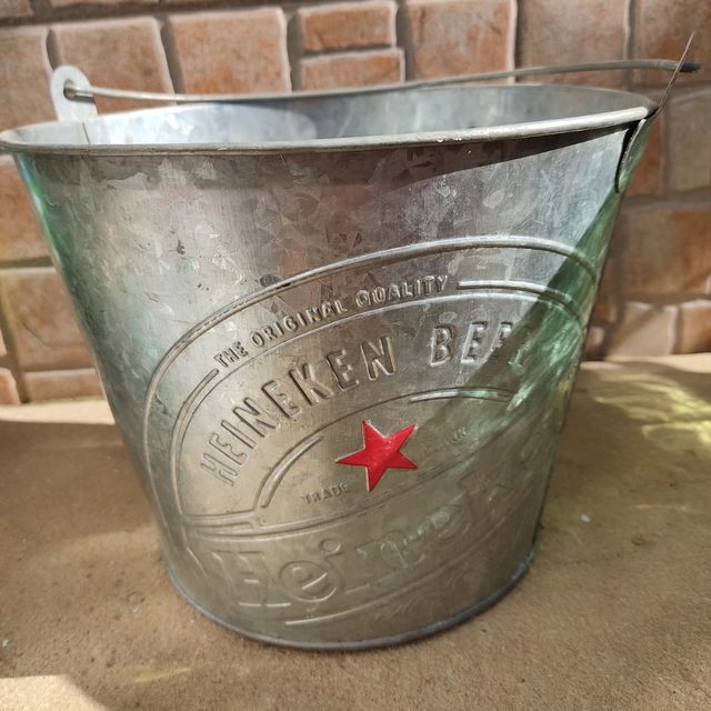  Lote productos cerveza Heineken Cubeta 