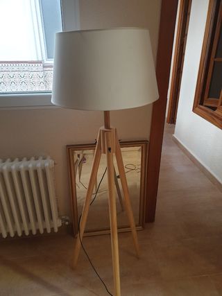 Lampara con pie de madera